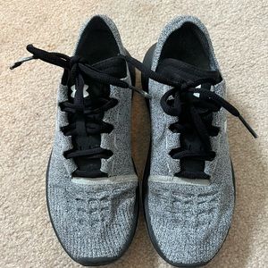 Grey & Blak UA sneaker